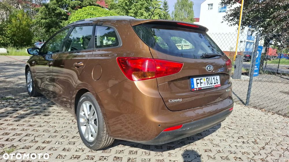 Kia Ceed - 4
