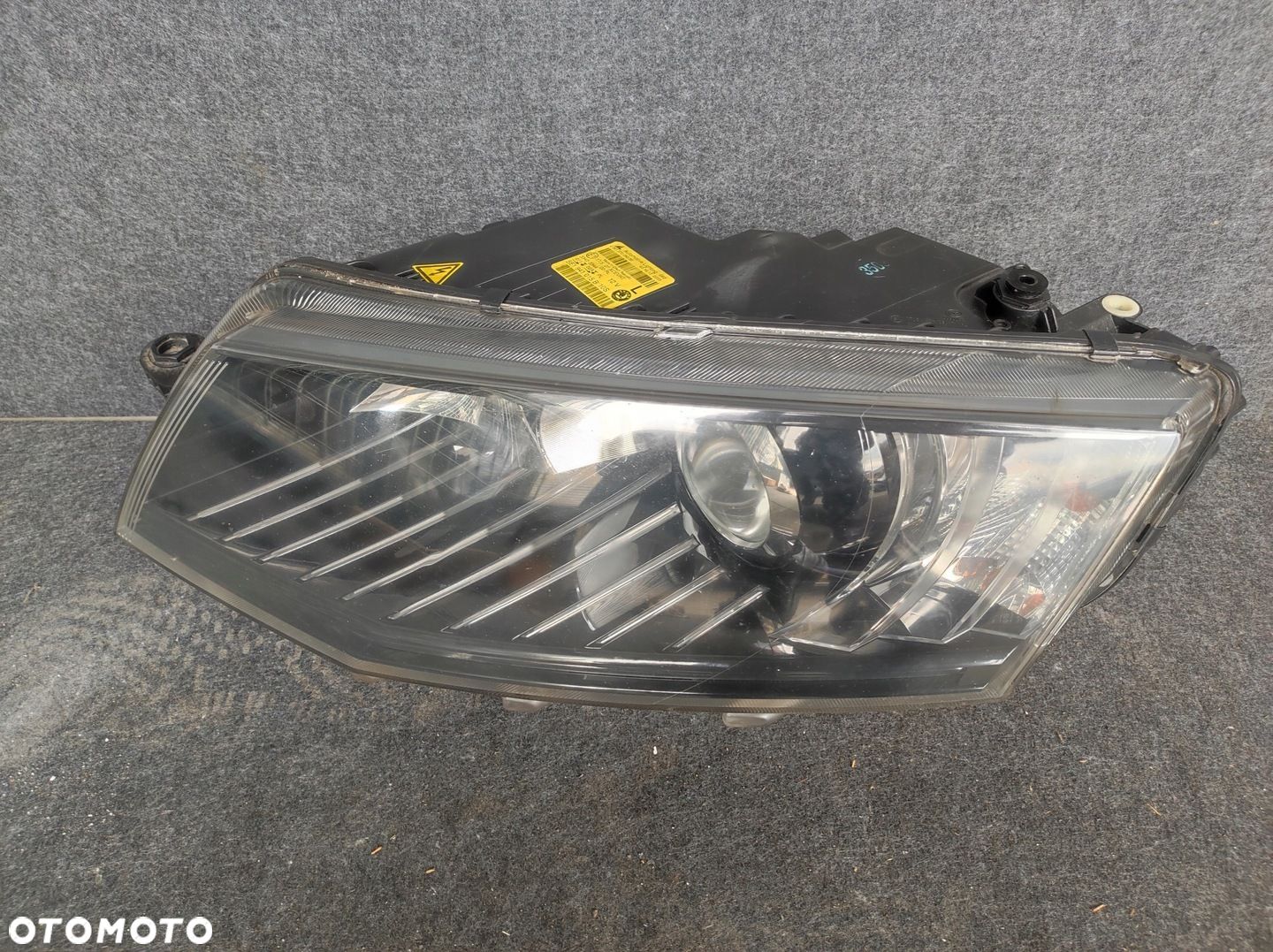 LAMPA REFLEKTOR LEWY PRZÓD BI XENON SKRETNY KOMPLETNA SKODA OCTAVIA III VRS - 1