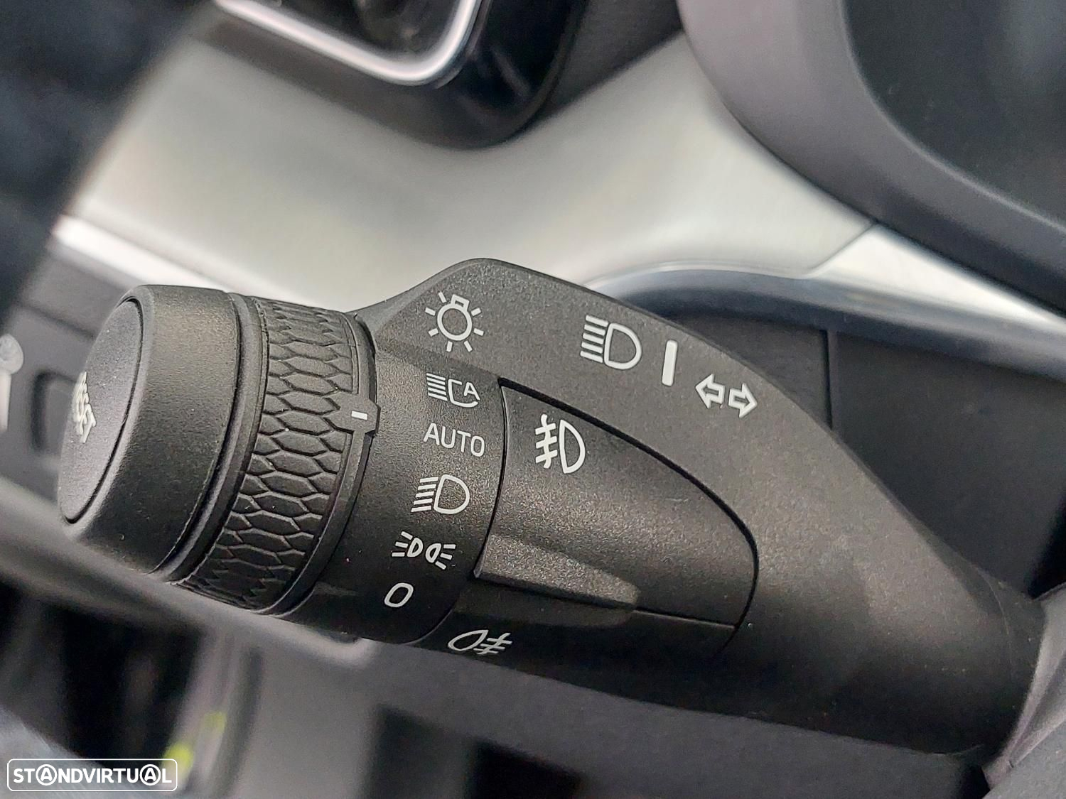 Volvo XC 60 2.0 T8 PHEV Momentum AWD - 28