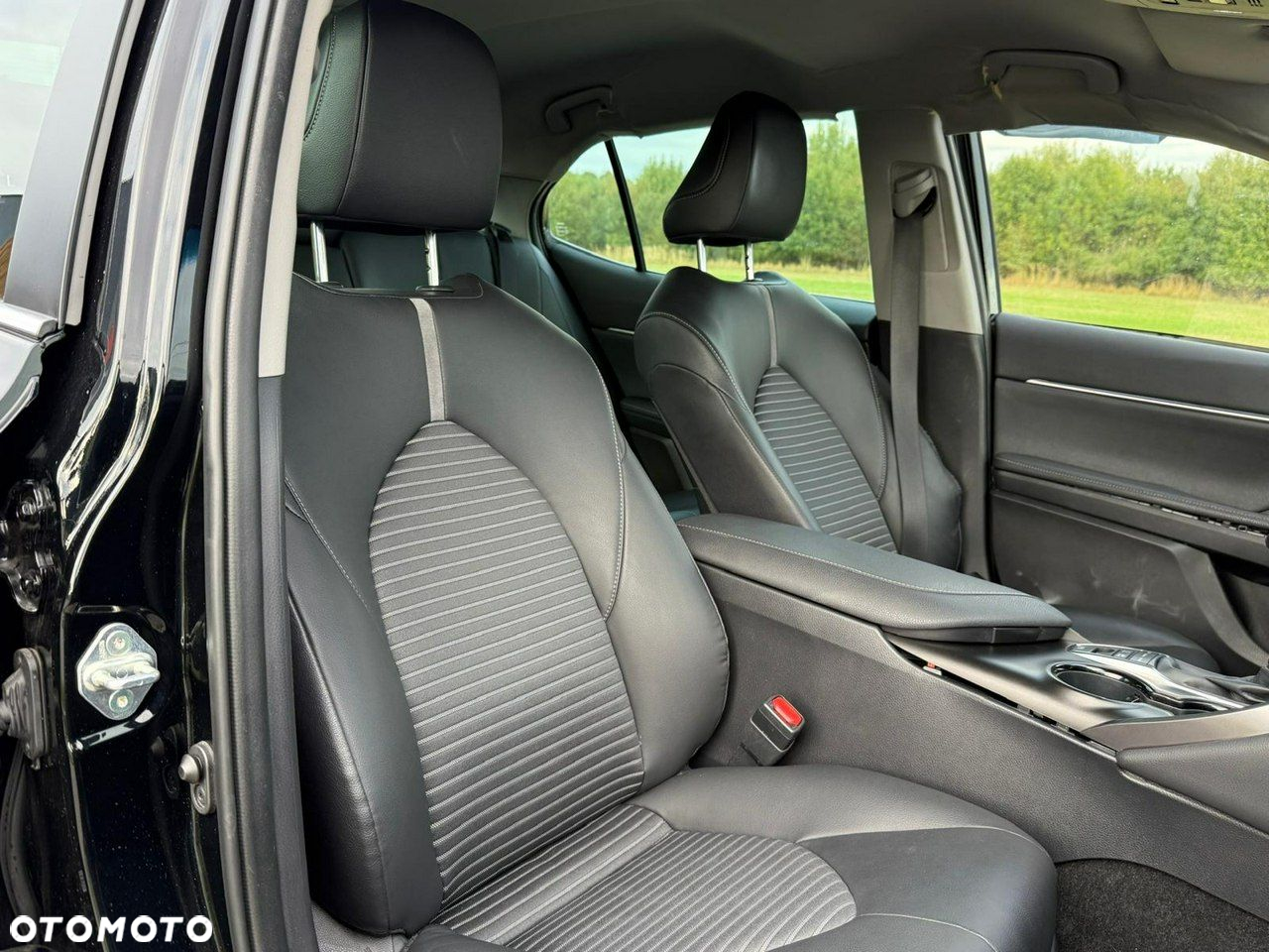 Toyota Camry - 19
