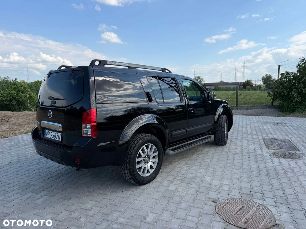 Nissan Pathfinder 2.5 D LE EU5 - 4