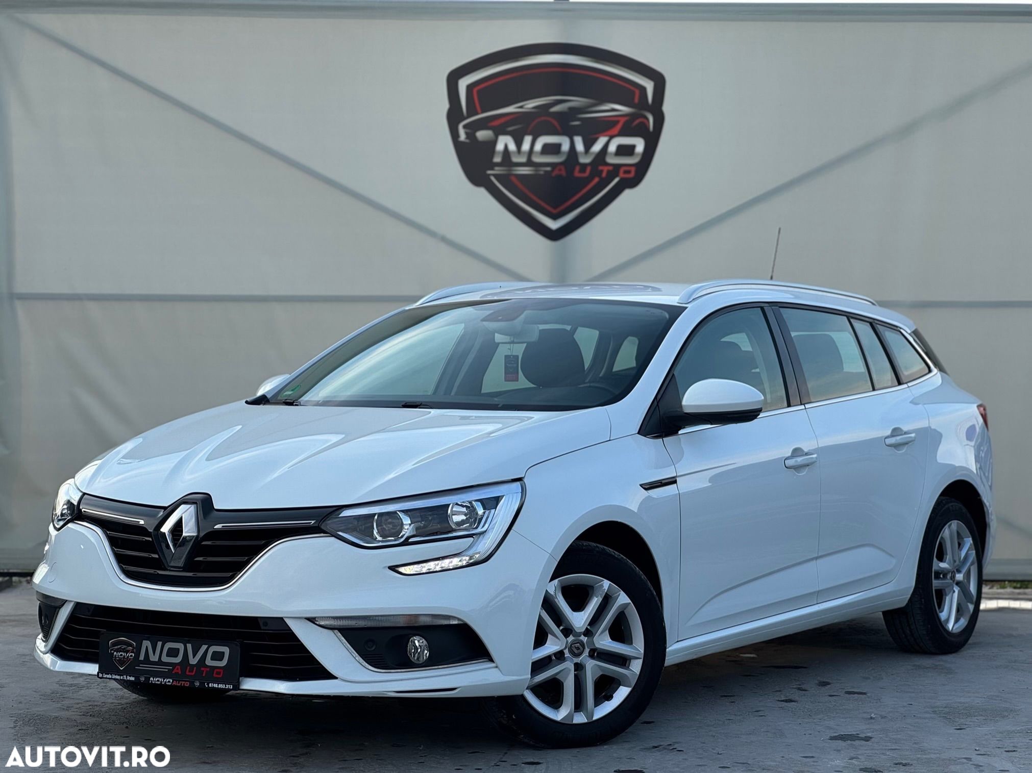 Renault Megane Grandtour TCe 140 GPF BUSINESS EDITION - 1