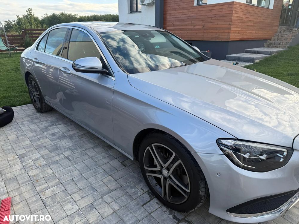 Mercedes-Benz E 220 d 4Matic 9G-TRONIC Exclusive - 11