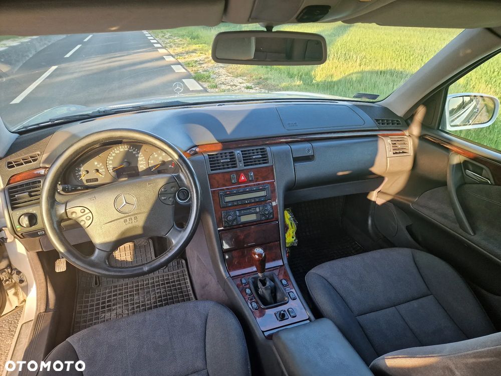 Mercedes-Benz Klasa E - 17