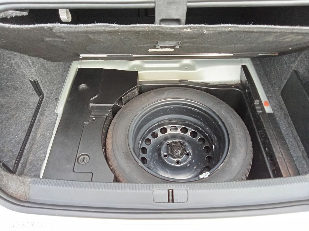 Volkswagen Passat - 31