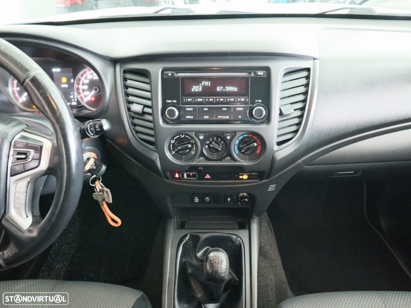 Mitsubishi L200 2.3 DI-D CD Invite 4WD - 14