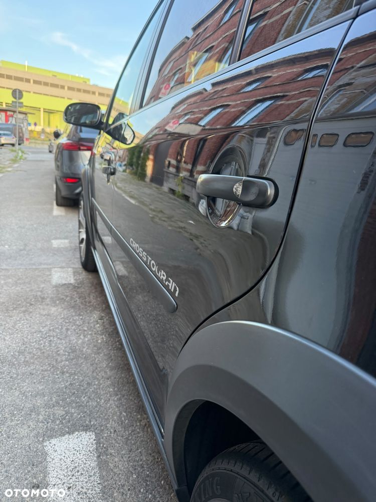 Volkswagen Touran 1.4 TSI DSG Cross - 6