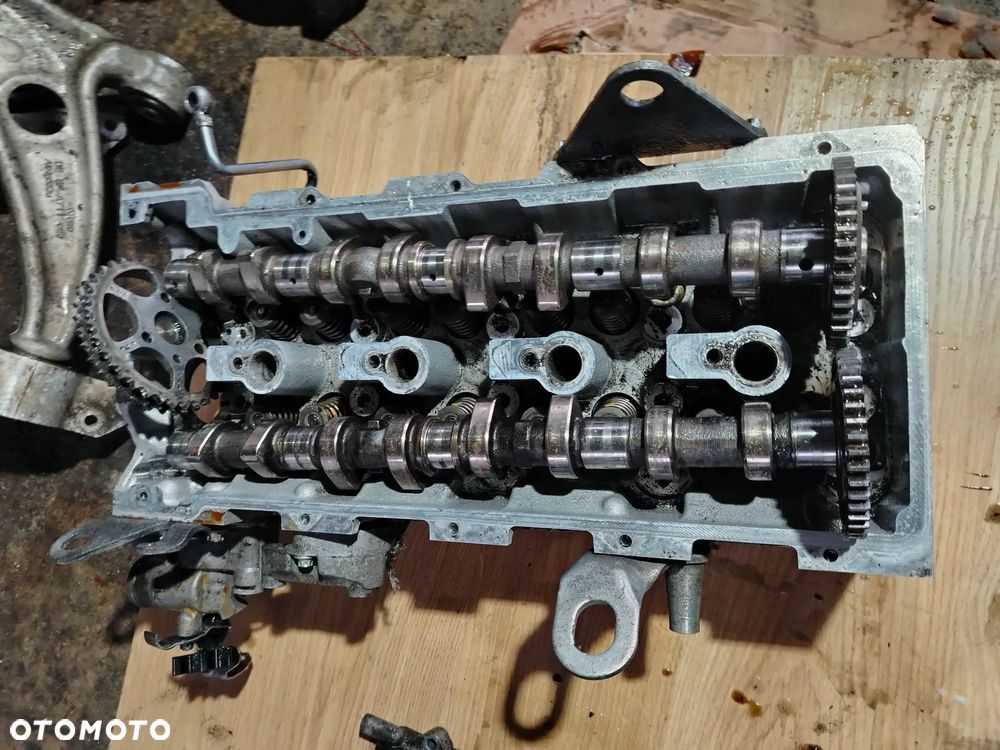 Głowica KOMPLETNA  wałki rozrządu A6110105220 MERCEDES W203 W210 W636 W903 2.2 CDI - 2