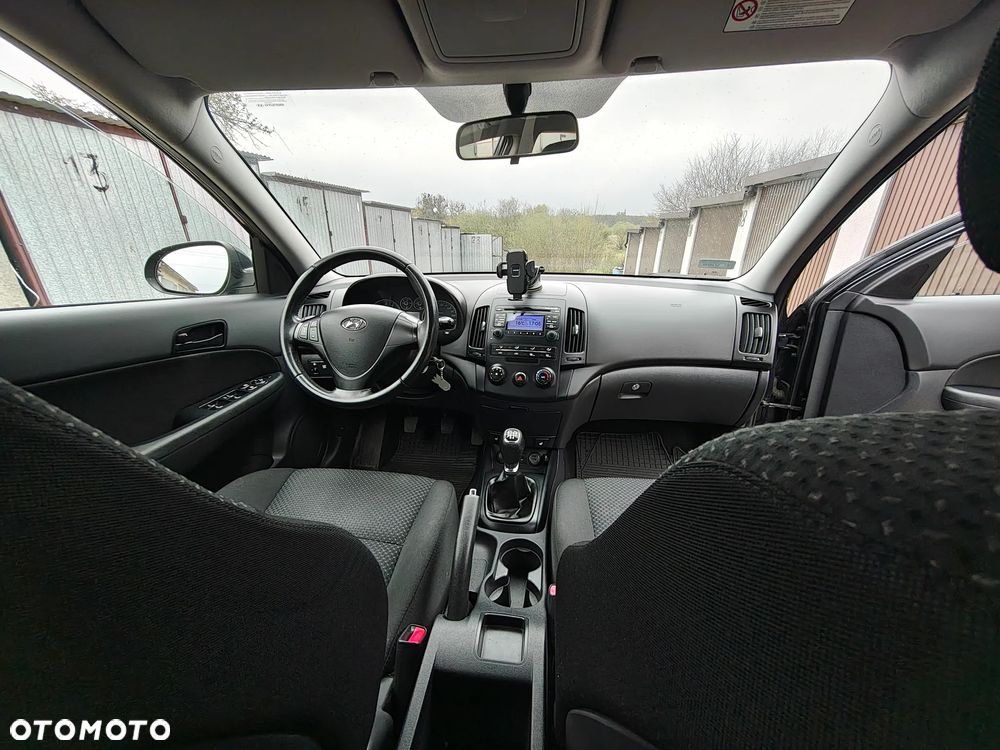 Hyundai i30 1.4 Base + - 13
