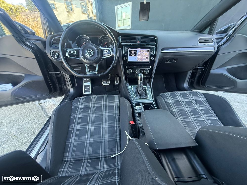 VW Golf 2.0 TDi GTD DSG - 32