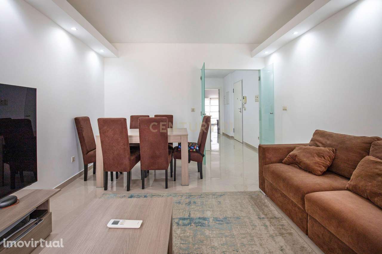 Apartamento T3 com Excelentes Áreas, Suíte, Varanda e Parqueamento em - Grande imagem: 2/30