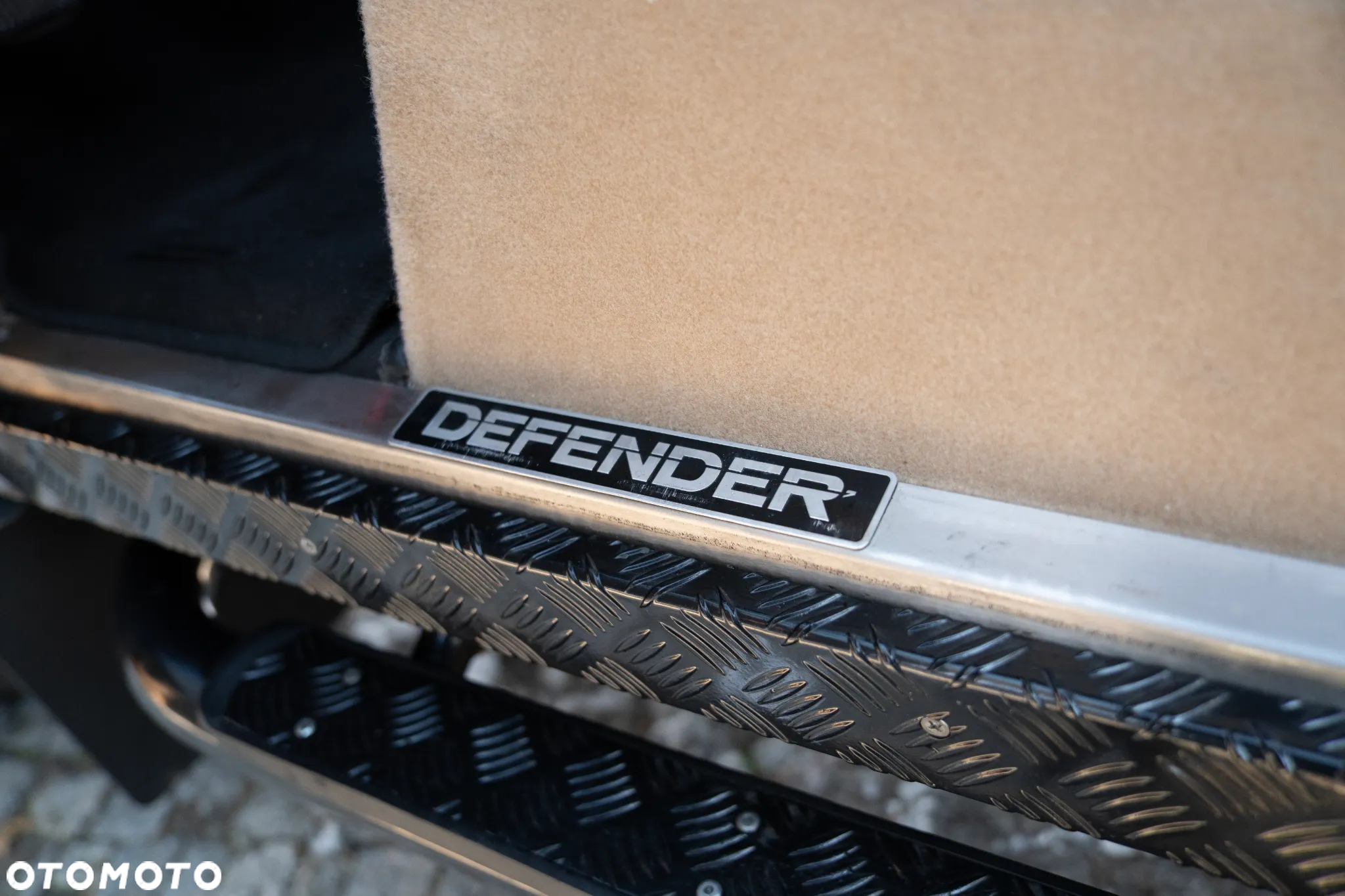 Land Rover Defender - 8