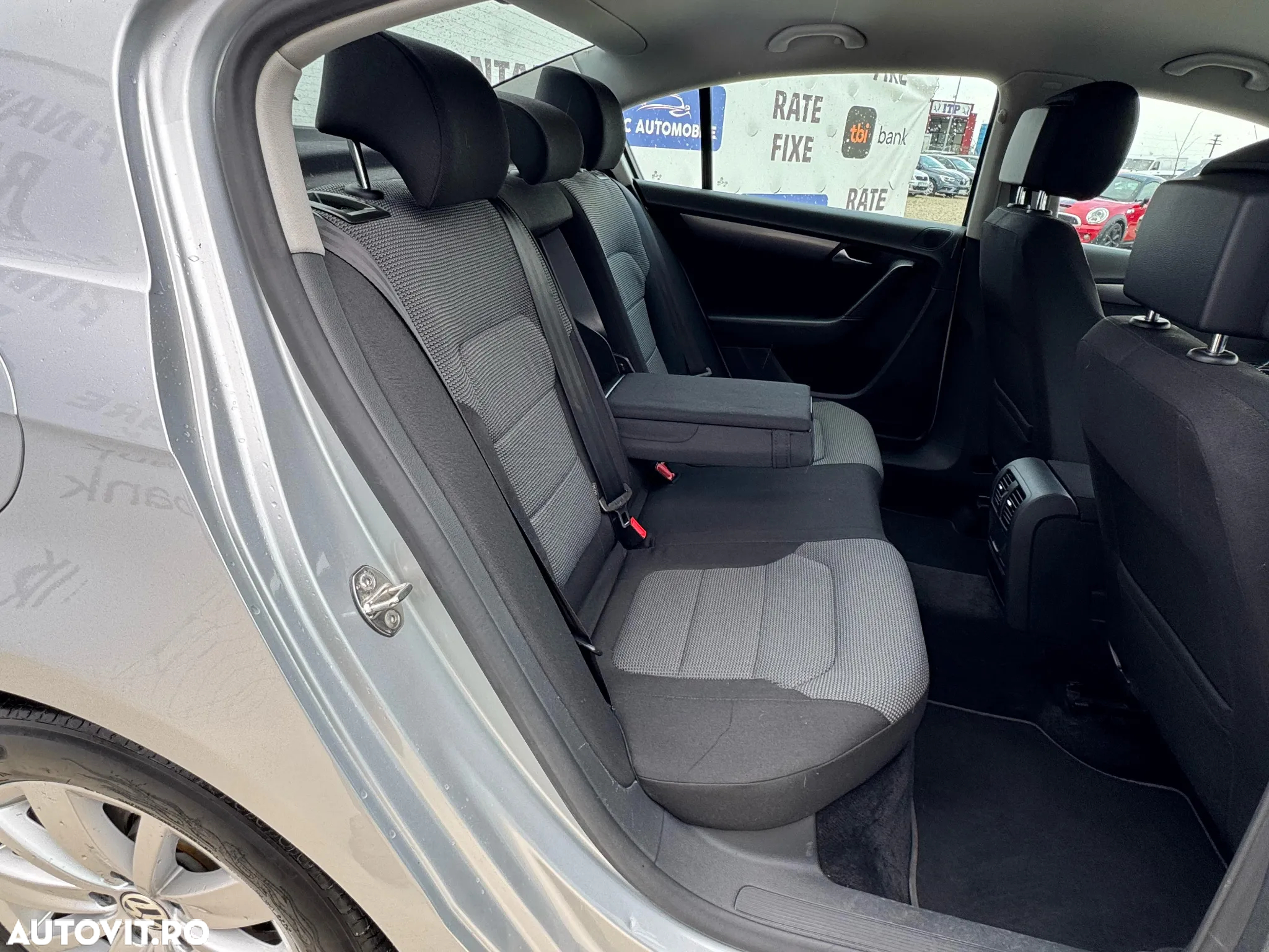 Volkswagen Passat 1.6 TDI BlueMotion Technology Comfortline - 8