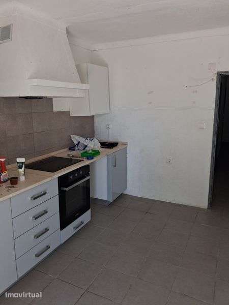 Moradia com 2 Quartos e quintal - Grande imagem: 2/12