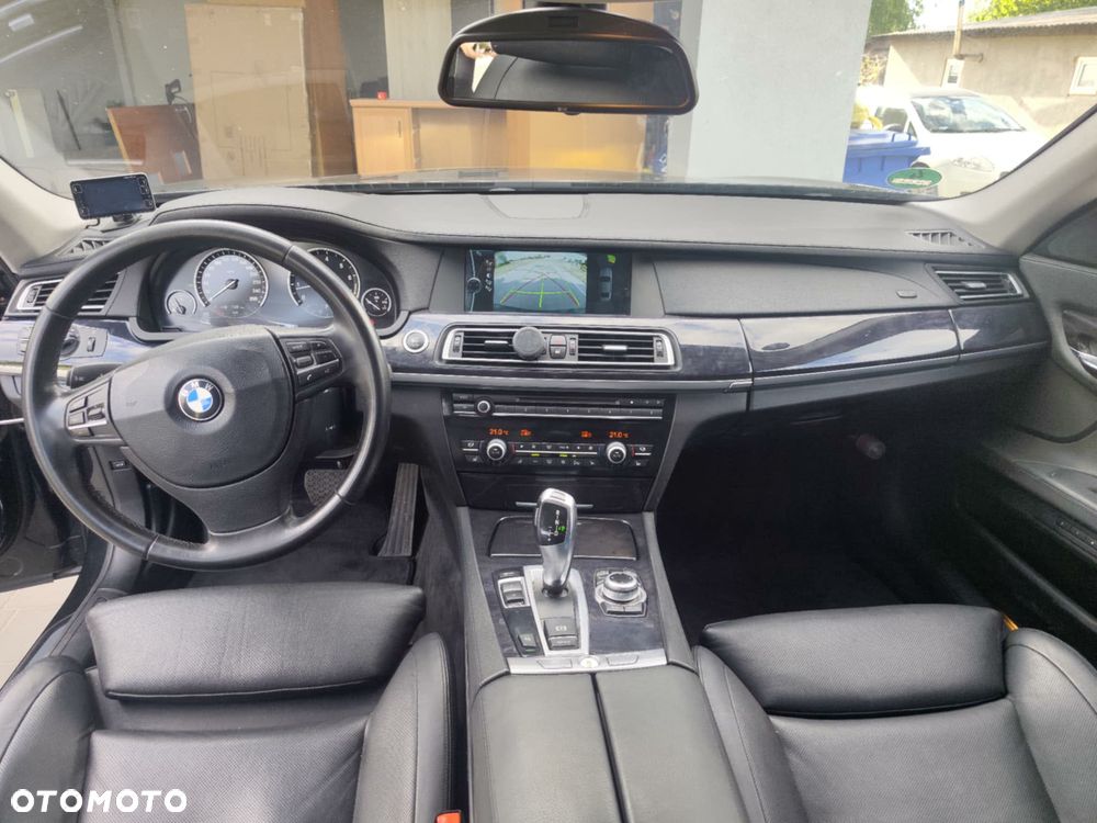 BMW Seria 7 750Li - 10