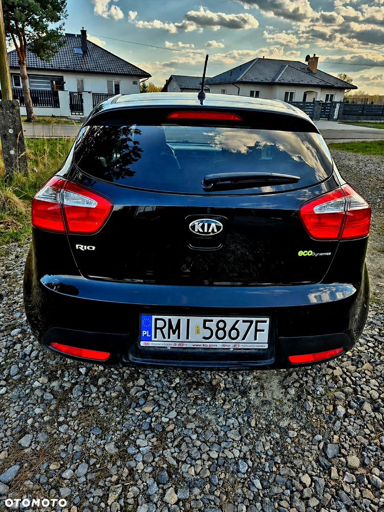Kia Rio 1.2 Fifa World Cup Edition - 3