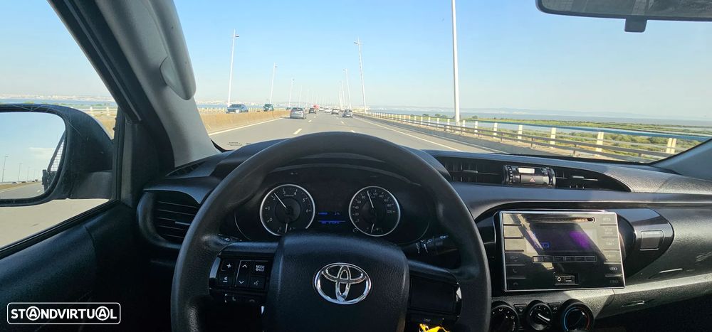 Toyota Hilux 2.4 D-4D 4WD CD CM - 22