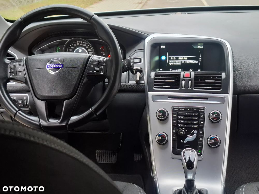 Volvo XC 60 D3 Drive-E R-Design Kinetic - 12