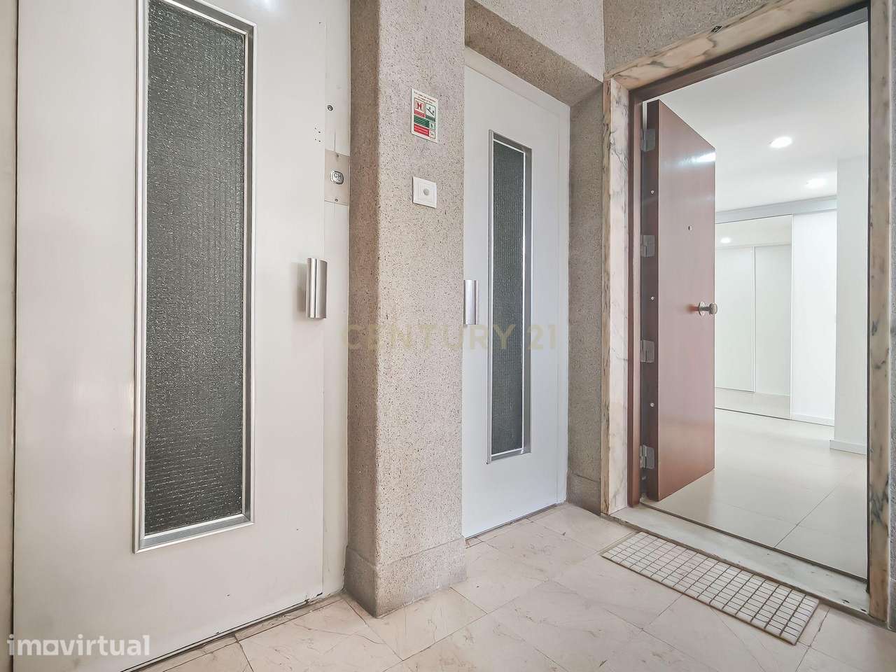 Apartamento Renovado T2 | Suíte | Mobilado | Elevador | Ar Condicionad - Grande imagem: 4/29