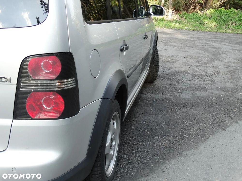 Volkswagen Touran 2.0 TDI DPF Cross - 12