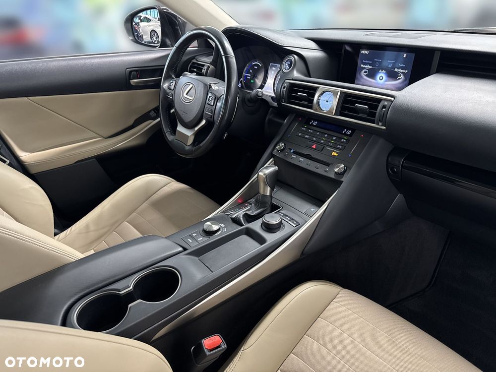 Lexus IS - 20