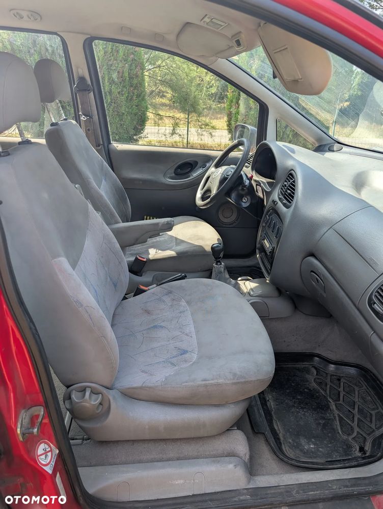 Volkswagen Sharan 1.9 TDI Basis - 3