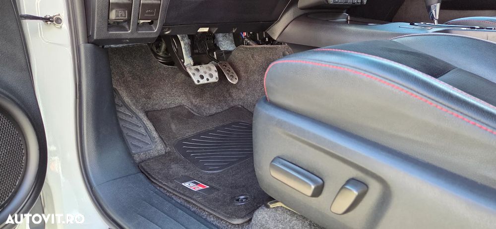 Toyota Hilux 2.8D 204CP 4x4 Double Cab AT GR Sport - 23