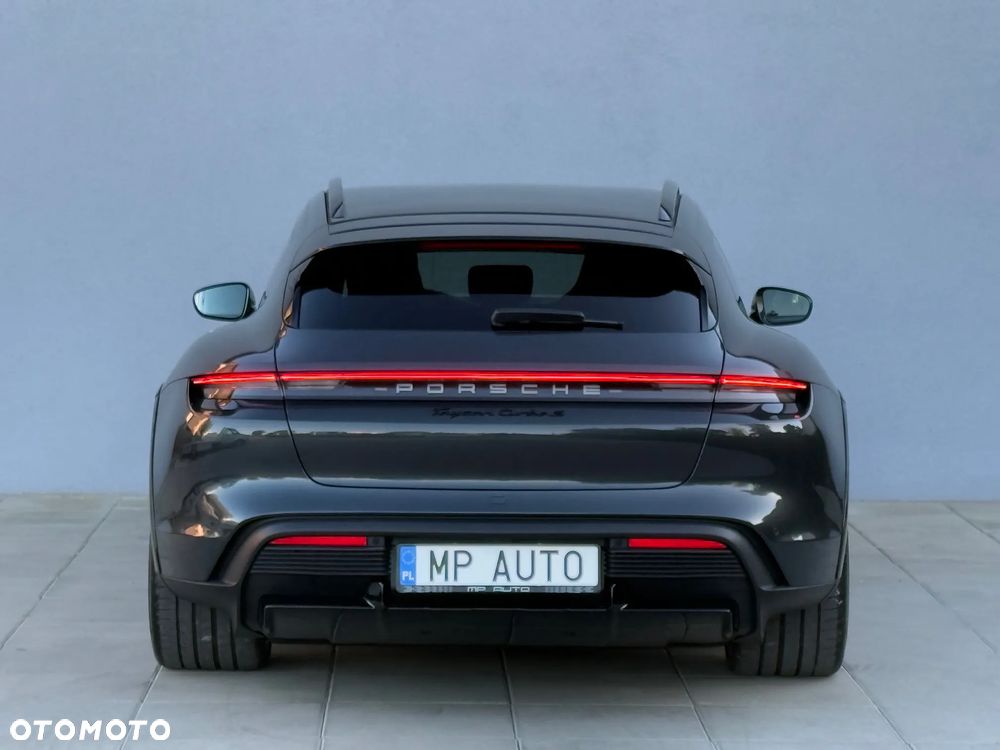 Porsche Taycan Turbo S Cross Turismo - 5