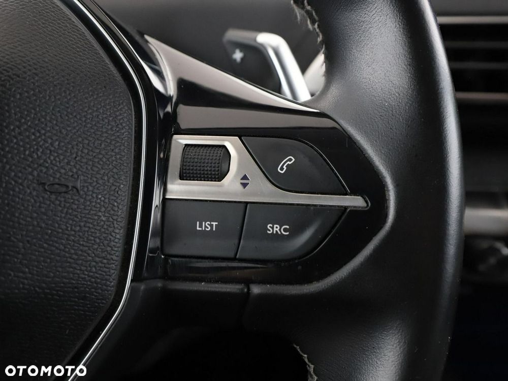 Peugeot 3008 1.2 PureTech Allure S&S EAT8 - 32