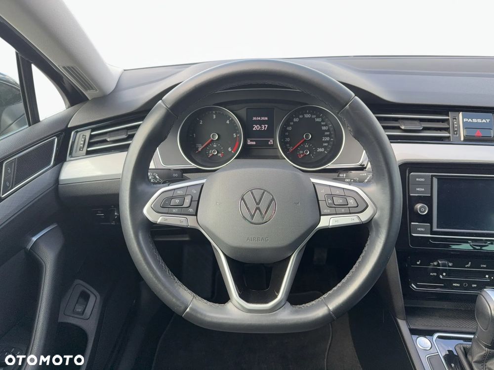 Volkswagen Passat - 12