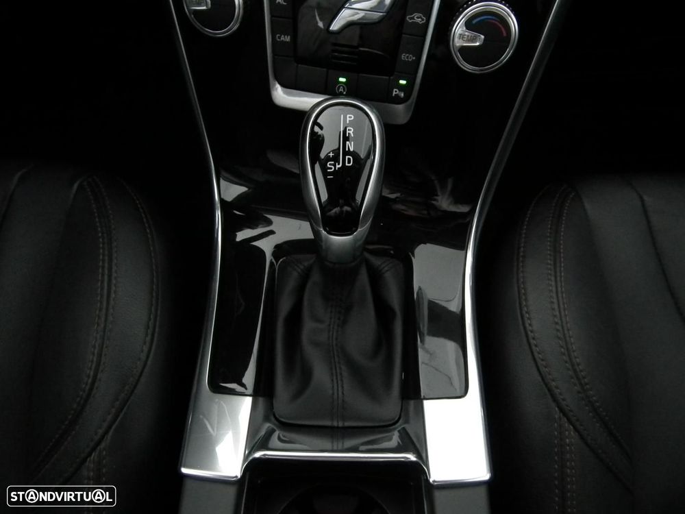 Volvo XC 60 2.0 D3 Dynamic Edition Geartronic - 21