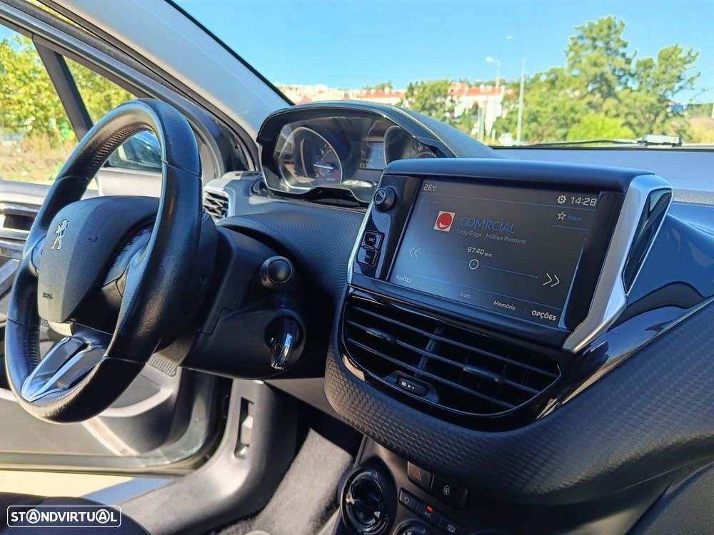 Peugeot 208 1.2 PureTech Style - 26