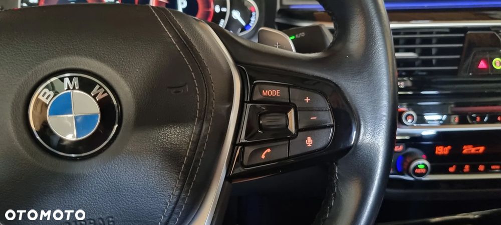 BMW Seria 5 530i xDrive Sport Line sport - 11