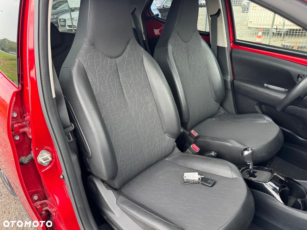 Toyota Aygo x.shift x-play connect - 12