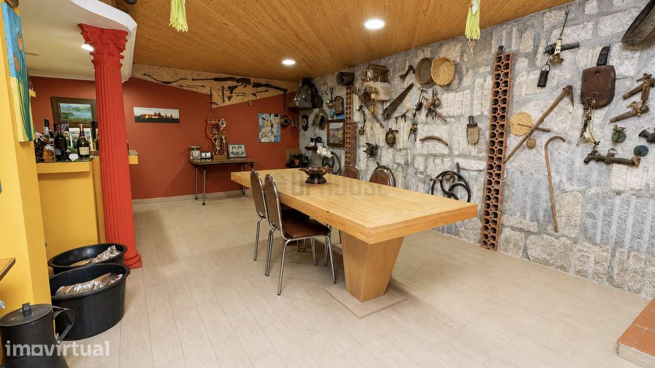 Moradia de Ponta com Jardim e Piscina - Grande imagem: 2/24