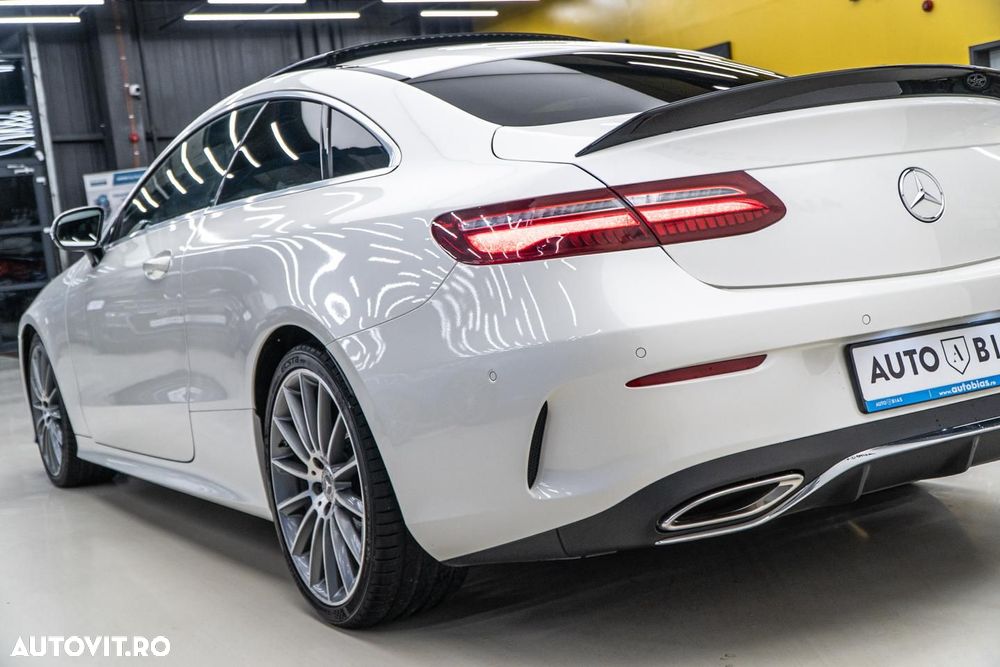 Mercedes-Benz E 300 Coupe Aut. - 31