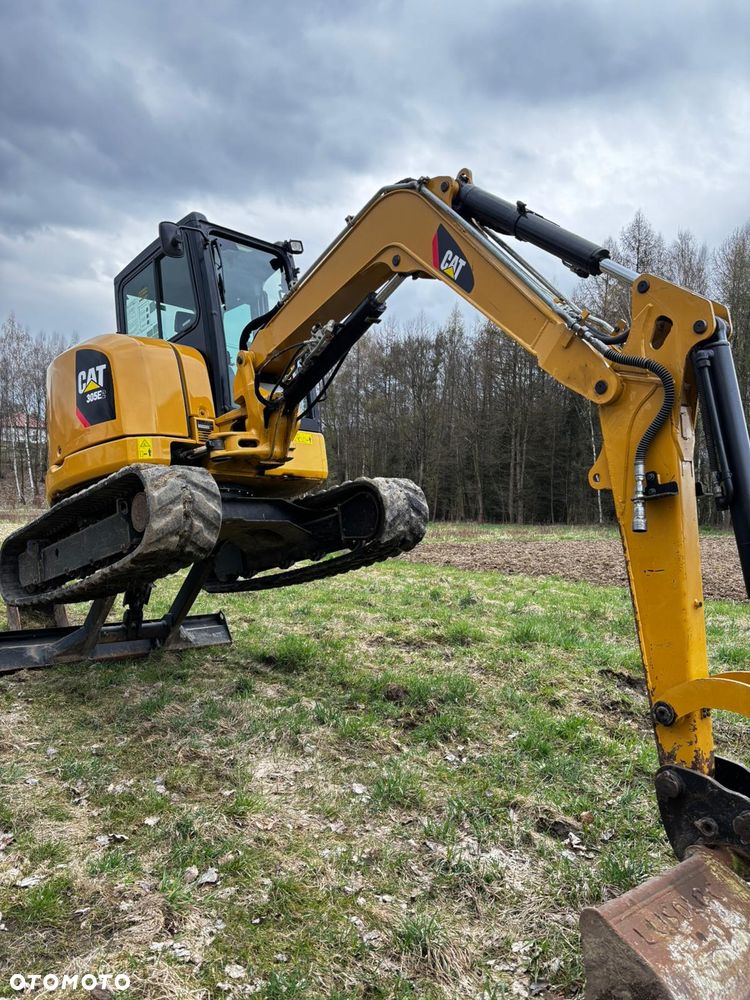Caterpillar - 24