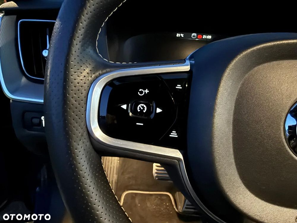 Volvo XC 60 D4 AWD R-Design - 37