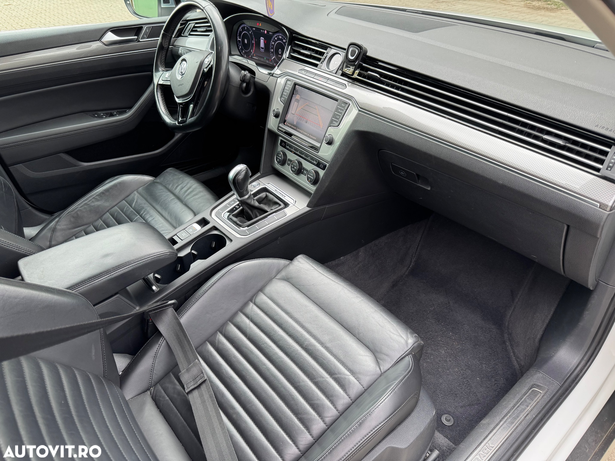 Volkswagen Passat Variant 2.0 TDI DSG 4Motion Highline - 8