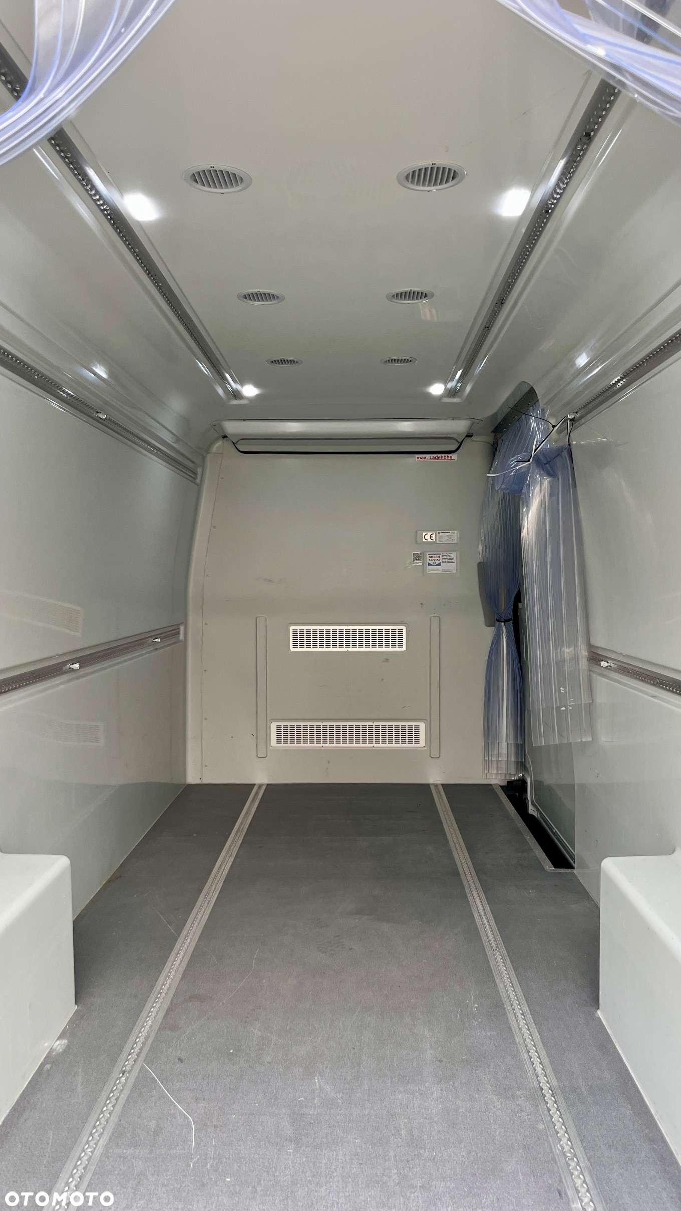 Volkswagen Crafter L4H3 izoterma chłodnia + grzanie - 12