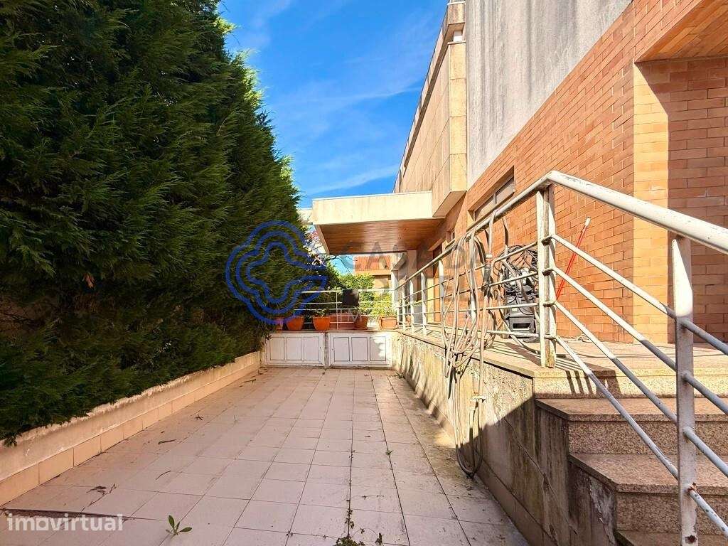Moradia com 374 m2 de construção, com 4 quartos 3 frentes na Zona dos - Grande imagem: 4/43