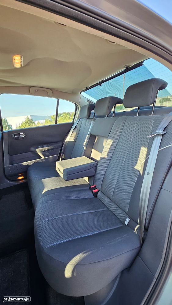 Renault Mégane 1.5 dCi Confort Authentique - 9