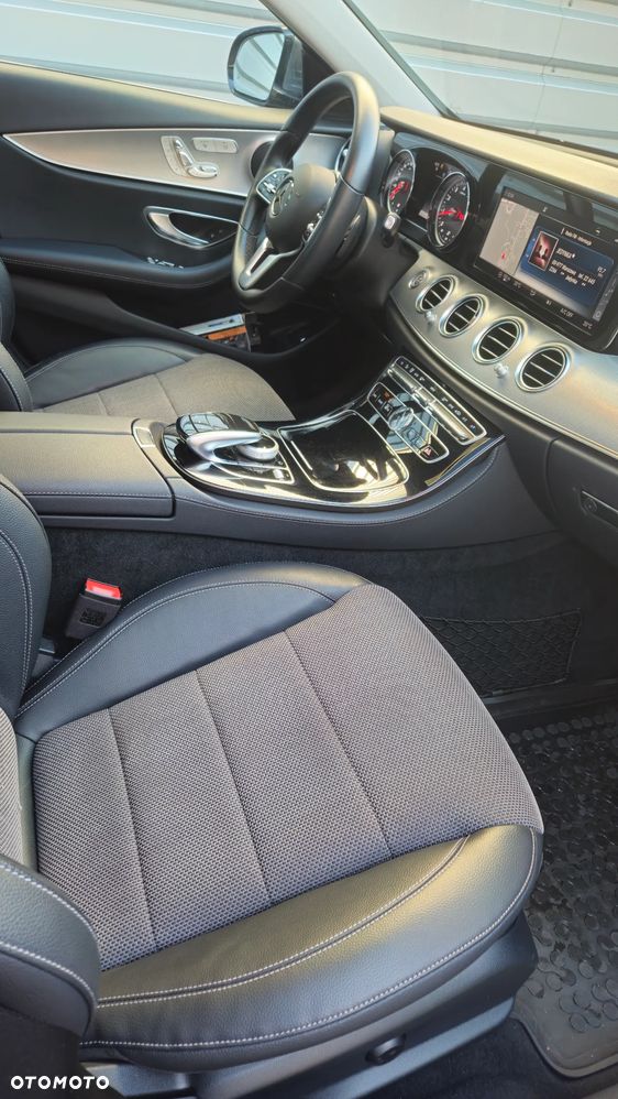 Mercedes-Benz Klasa E 200 4-Matic 9G-TRONIC - 11