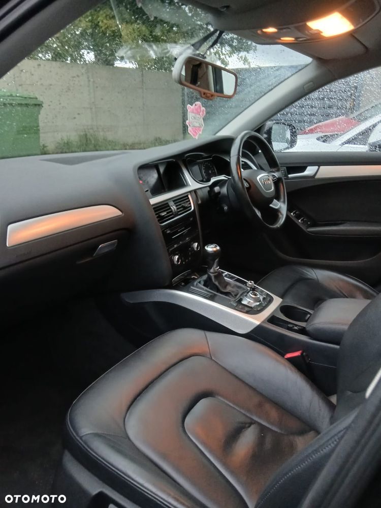 Audi A4 Limousine - 8