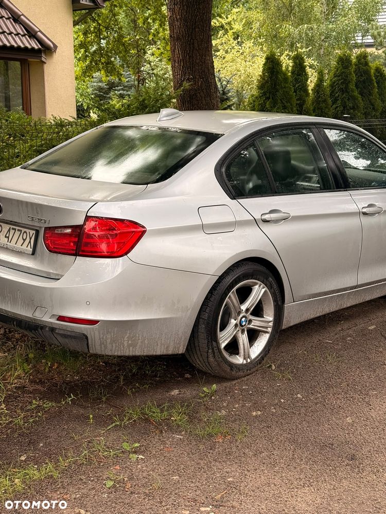 BMW Seria 3 320i - 4