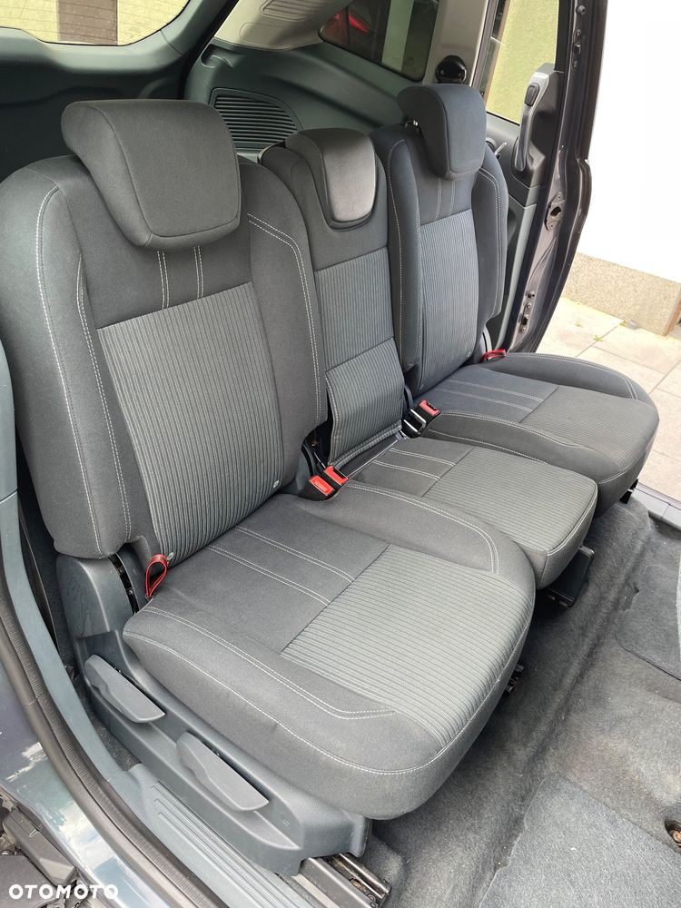 Ford Grand C-MAX - 30