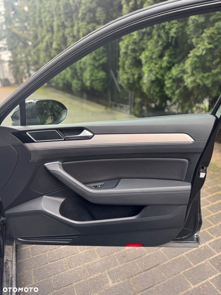 Volkswagen Passat - 28