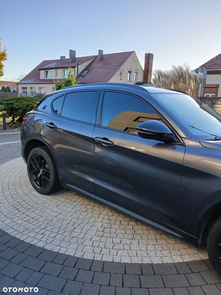 Alfa Romeo Stelvio - 12