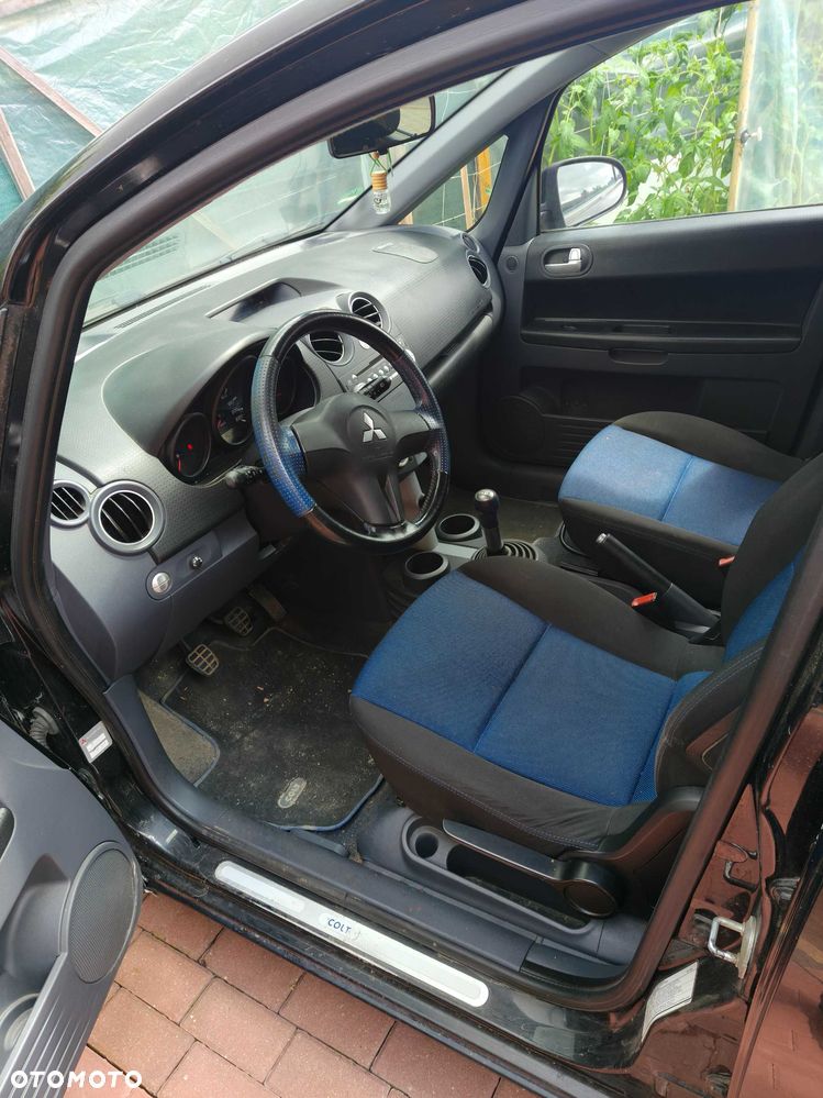Mitsubishi Colt - 1