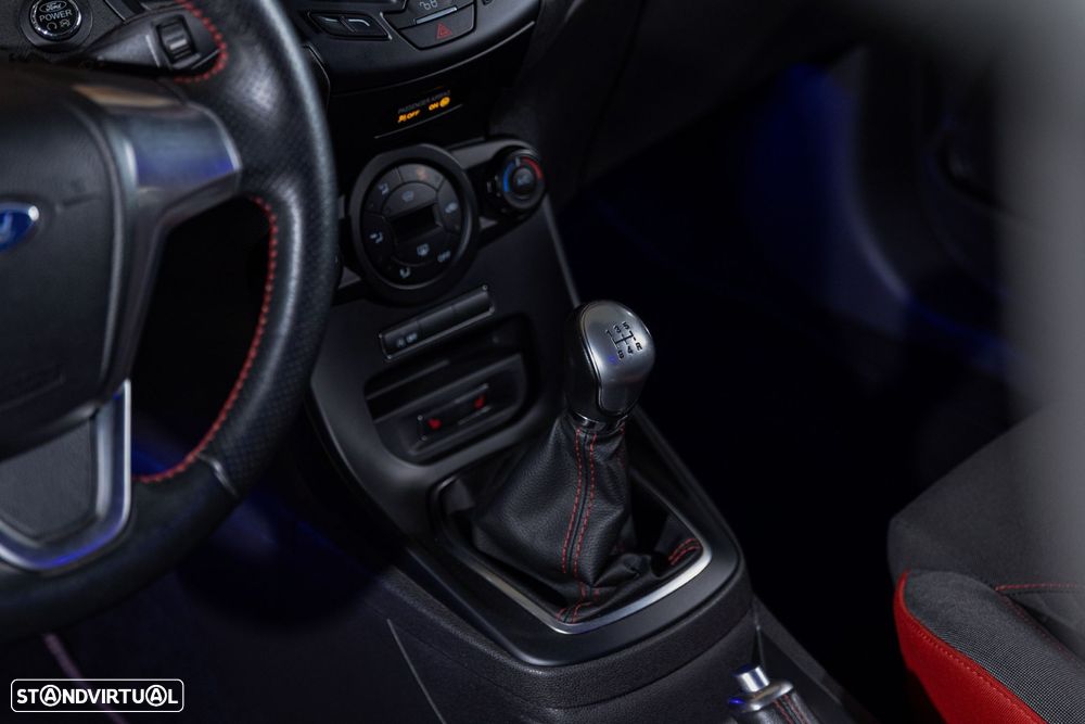 Ford Fiesta 1.0 EcoBoost ST-Line Red Edition - 19